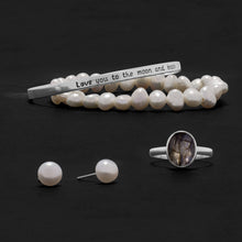 Cargar imagen en el visor de la galería, White Cultured Freshwater Pearl Stretch Bracelet