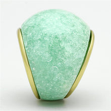 Cargar imagen en el visor de la galería, VL110 - IP Gold(Ion Plating) Stainless Steel Ring with Synthetic Synthetic Stone in Emerald